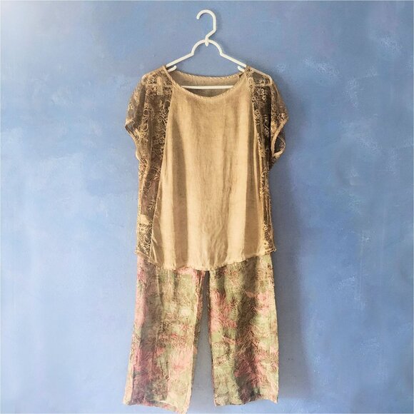 Viscose blouse with with intricate sheer floral sleeve design - new from Italy! - Picture 6 of 6